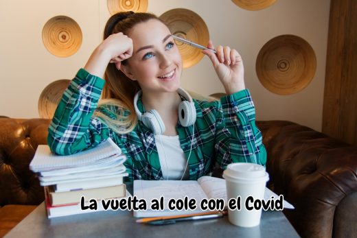 chica-sonriente-pensando-en-ir-al-colegio